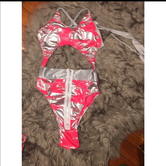 Pink and silver one piece - Picture 6 of 6